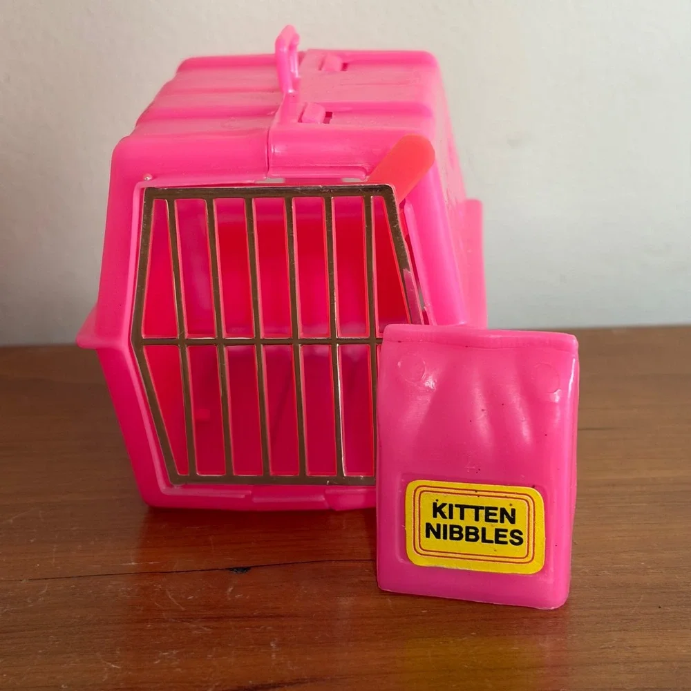 Vintage 1982 Mattel Barbie Fluff Cat Cuddly Kitten Flocked Poseable Accessories